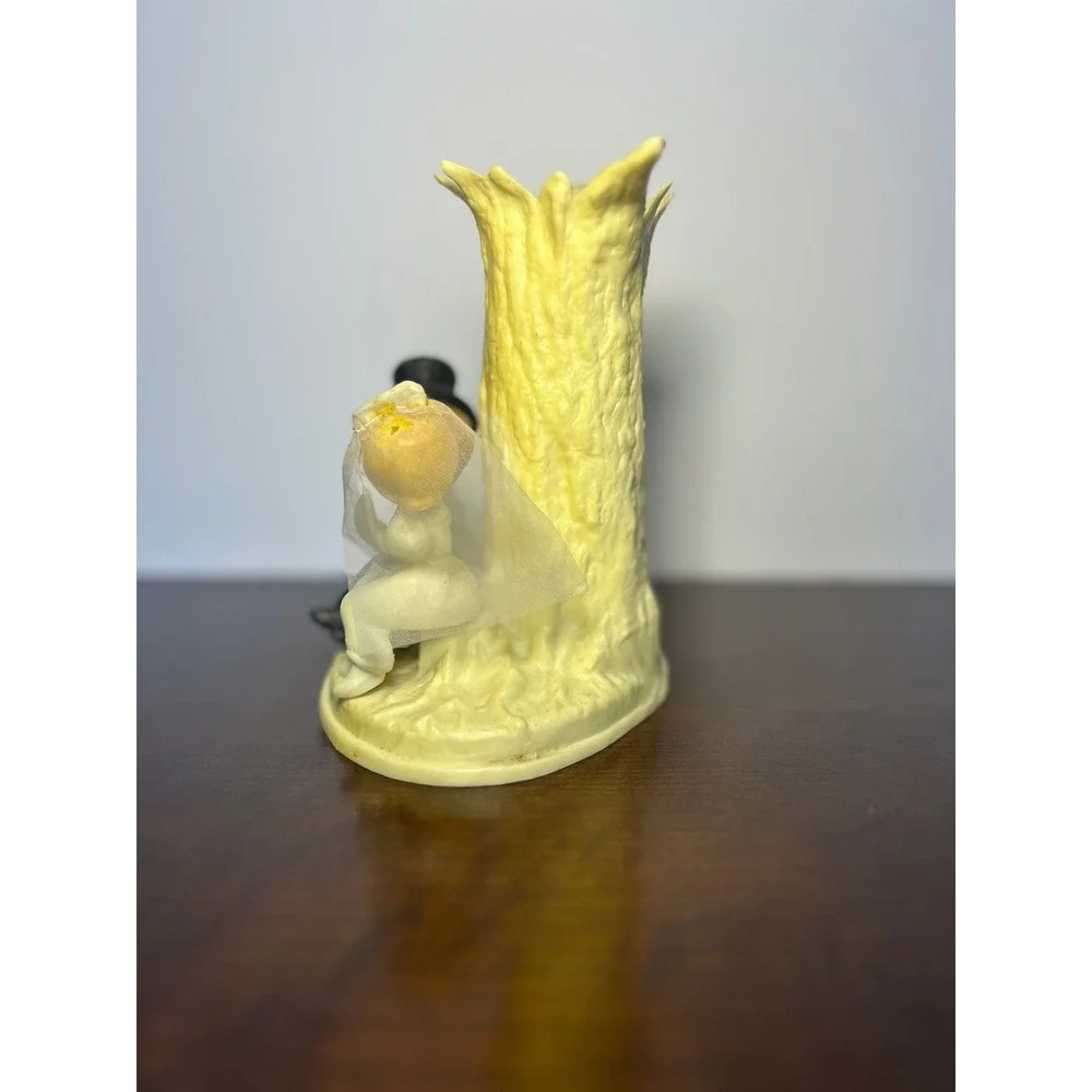 Vintage 1971 Wilton Wedding Cake Topper Bride Groom Kissing Plastic Figurine